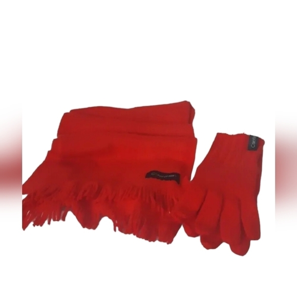 New Two Piece Set CALVIN KLEIN RED scarf touch gloves soft knit OS - Picture 2 of 9